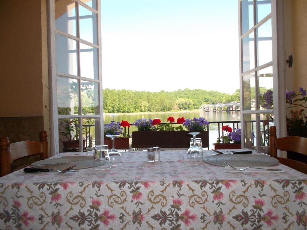 Hotel Le Barrage Mauzac-et-Grand-Castang Exterior foto