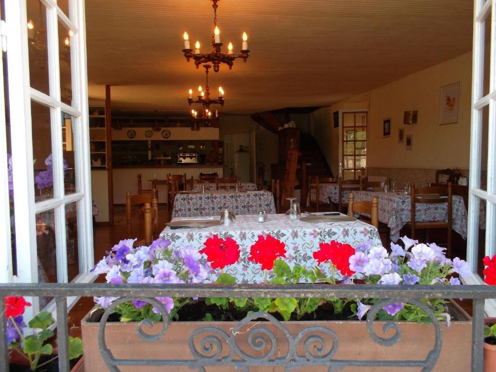 Hotel Le Barrage Mauzac-et-Grand-Castang Exterior foto